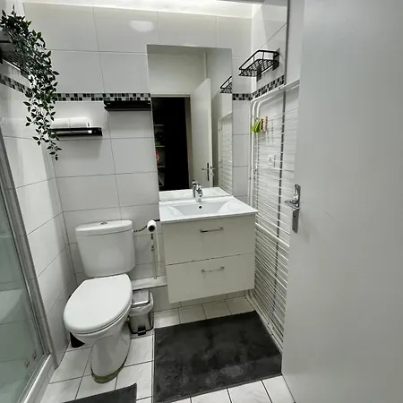4 Personnes, Parking Gratuit, Proche Centre Appartement *