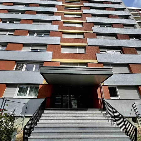 4 Personnes, Parking Gratuit, Proche Centre Appartement *